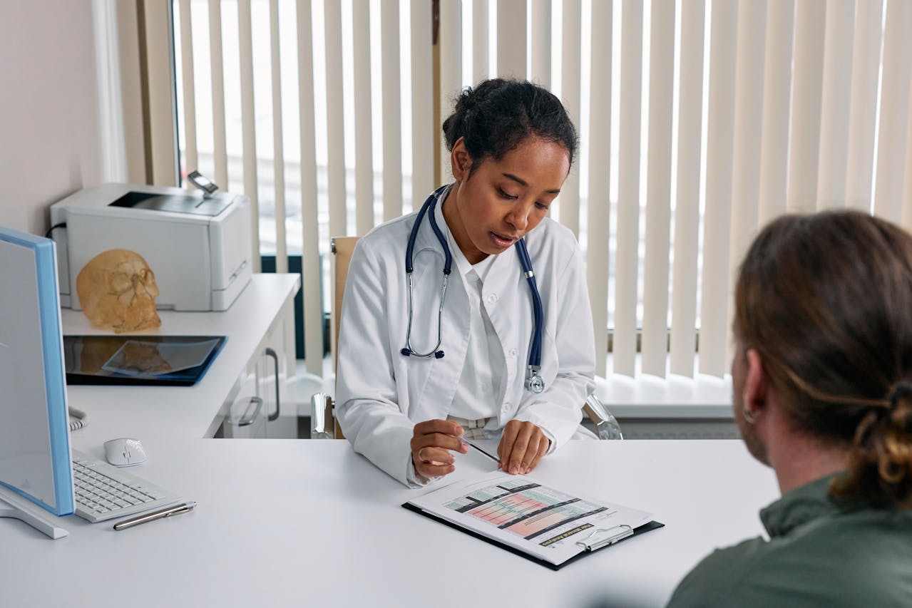 What are the legal requirements for an e-prescription in the UK?